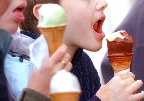 Πώς το στρες των γονιών τροφοδοτεί την παιδική παχυσαρκία