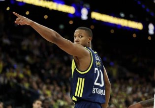 Όλα ανοιχτά για το μέλλον του Ντέβον Χολ