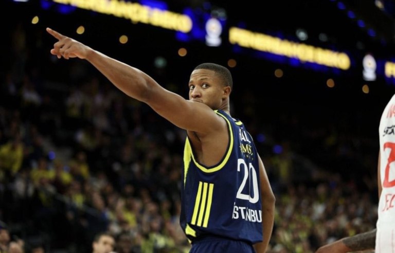 Όλα ανοιχτά για το μέλλον του Ντέβον Χολ