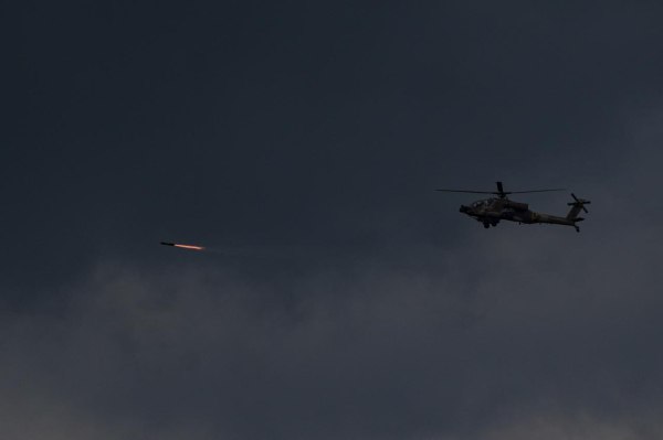 Λίβανος: Η Χεμζπολά ισχυρίζεται ότι δίνει μάχη με καταδρομείς του Ισραήλ που μεταφέρθηκαν με ελικόπτερα