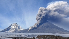 Ρωσία: Ξύπνησε το ηφαίστειο Σιβελούτς στην Καμτσάτκα – Εκτόξευσε τέφρα σε ύψος 11.000 μέτρων