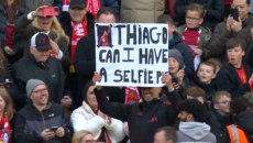 Απίθανος Κλοπ: Ζήτησε… selfie από τον Τιάγκο με πλακάτ από την εξέδρα! (pic)