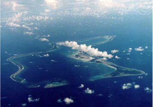 Ιράν: Εκτόξευσε βαλλιστικούς πυραύλους εναντίον της βάσης Ντιέγκο Γκαρσία στον Ινδικό Ωκεανό, γράφει η WSJ