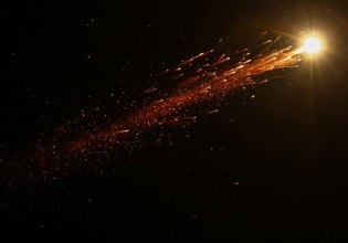 Το Ιράν εξαπολύει ομοβροντία πυραύλων κατά του Ισραήλ