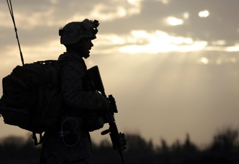 Πρόεδρος Βουλής Ιράν: Ο εχθρός στέλνει δημόσια μηνύματα διαλόγου, ενώ κρυφά σχεδιάζει χερσαία επίθεση