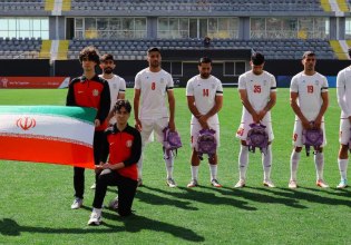 Με σχολικές τσάντες στα χέρια οι Ιρανοί πριν το φιλικό με τη Νιγηρία – Σκόραρε ο Ταρέμι (vids)