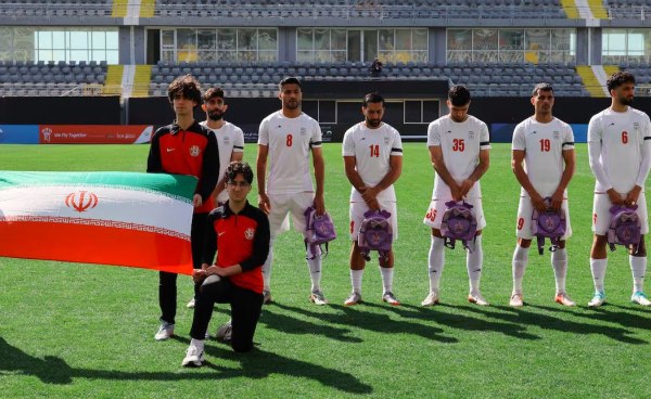 Με σχολικές τσάντες στα χέρια οι Ιρανοί πριν το φιλικό με τη Νιγηρία – Σκόραρε ο Ταρέμι (vids)