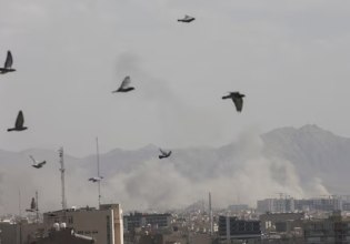 Ιράν: Διαψεύδει δημοσιεύματα για «αποστολή μηνυμάτων» διαπραγμάτευσης στις ΗΠΑ