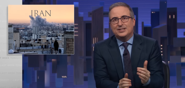 «Πόλεμος» όπως «Βόλντεμορτ»; Ο Τζον Όλιβερ τρολάρει τον Τραμπ