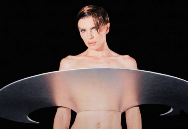 «Perfect» – Η καυτή, λεσβιακή ταινία με την Τζούλια Φοξ φέρνει έναν αέρα δράματος και σεξ