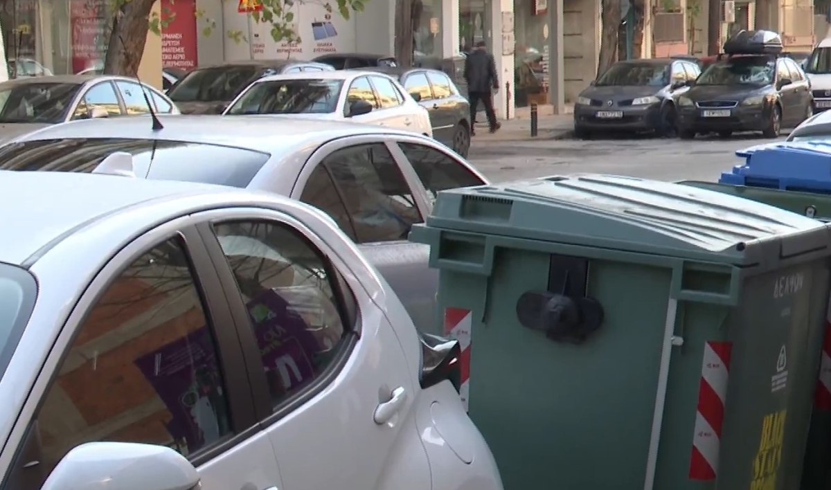 Θεσσαλονίκη: Κλήσεις σε 1.750 οδηγούς για παράνομο παρκάρισμα μπροστά σε κάδους – Πόσο είναι το πρόστιμο