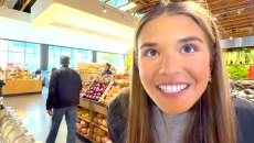 Κάι Τραμπ όπως Μαρία Αντουανέτα – Ψώνια με την εγγονή του Ντόναλντ Τραμπ στο «πιο ακριβό σούπερ μάρκετ» εν μέσω πολέμου – «Χάλια σούσι!»