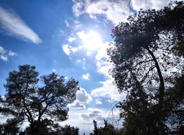 Αίθριος καιρός με παροδικές νεφώσεις την Κυριακή – Πού θα βρέξει
