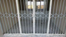 Χαλκιδική: Άγνωστοι τσιμέντωσαν πόρτες και έσπασαν τζάμια στο Γυμνάσιο Νέας Καλλικράτειας – Μήνυση από τον δήμο