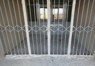 Χαλκιδική: Άγνωστοι τσιμέντωσαν πόρτες και έσπασαν τζάμια στο Γυμνάσιο Νέας Καλλικράτειας – Μήνυση από τον δήμο