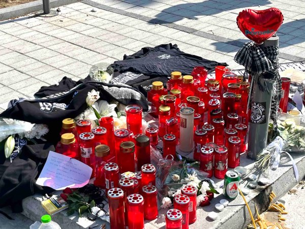 Θεσσαλονίκη: Συγκλονίζει η μητέρα του 20χρονου – «Μην αφήνετε τη σιωπή να καλύπτει το έγκλημα που στέρησε το παιδί μου»