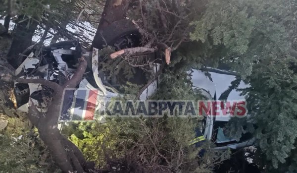 Καλάβρυτα: Οδηγός καρφώθηκε σε δέντρο – Σώθηκε από θαύμα