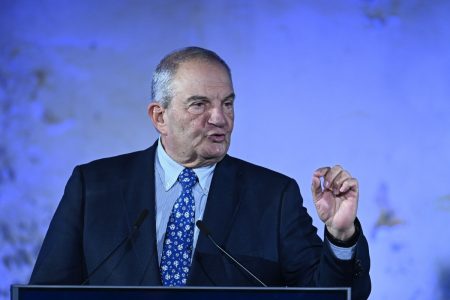 Κ. Καραμανλής: «Να σβήσει το δυνατό γρηγορότερα η φωτιά που απειλεί τη Μέση Ανατολή και τον κόσμο»