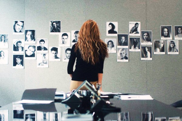 «Η Κάρολιν Μπεσέτ Κένεντι πρόδωσε τον Κάλβιν Κλάιν» – Η αλήθεια για τη σχέση που άλλαξε τη μόδα