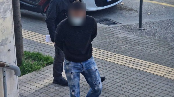 Γνωστός τράπερ συνελήφθη μετά από καταδίωξη στα Πατήσια – Βρέθηκε μαχαίρι 20 εκατοστών