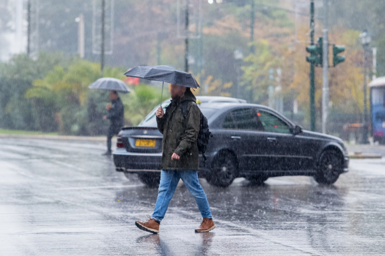 Καιρός: Κακοκαιρία με καταιγίδες και θυελλώδεις ανέμους – Εν αναμονή έκτακτου δελτίου επικίνδυνων καιρικών φαινομένων
