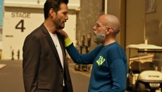 Γιατί όλοι σιχαίνονται τον Κιάνου Ριβς; Το τρέιλερ του Outcome ψάχνει απαντήσεις