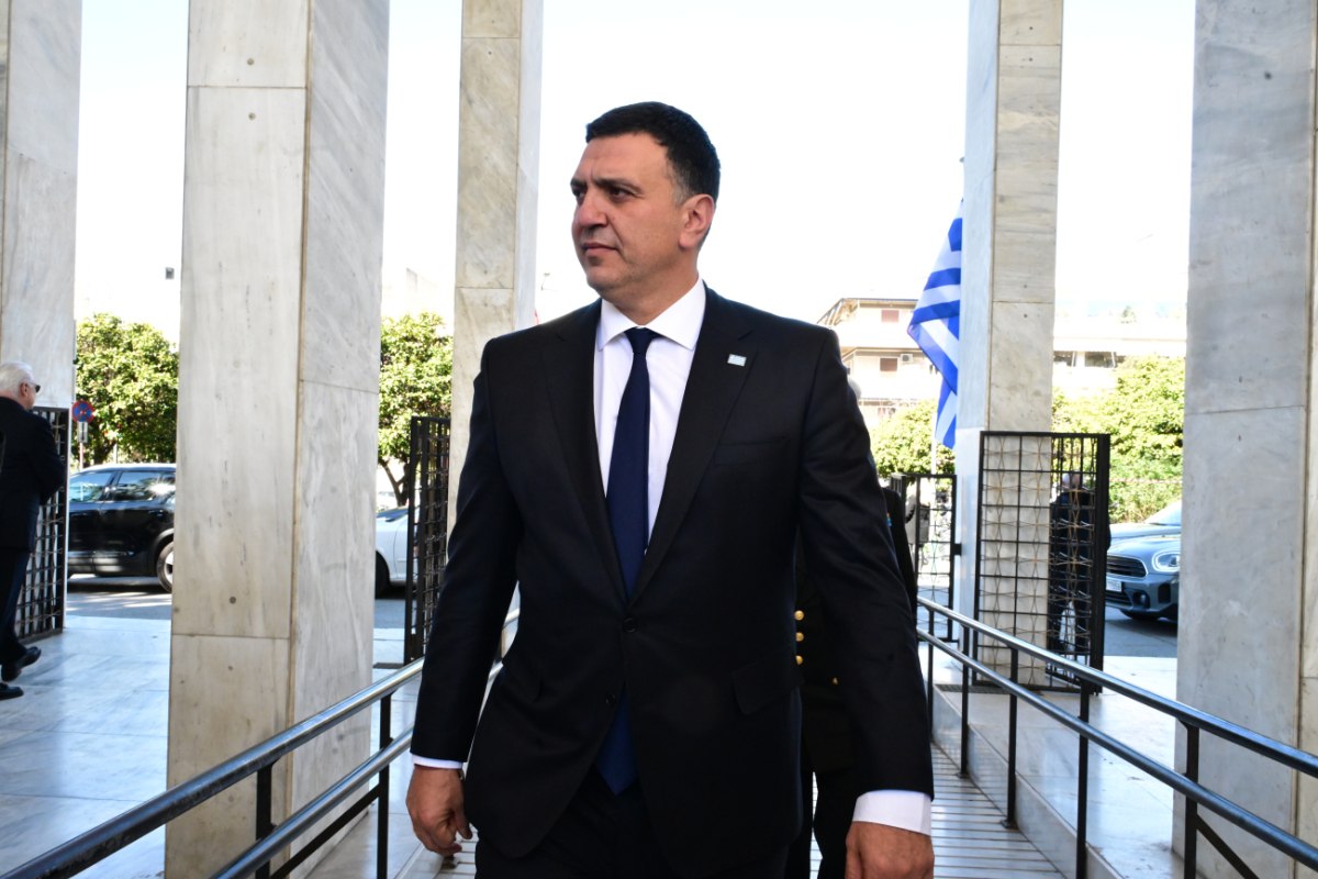 Β. Κικίλιας: Σε αυξημένη επιχειρησιακή ετοιμότητα το υπουργείο Ναυτιλίας – Τα βλέμματα στα Στενά του Ορμούζ