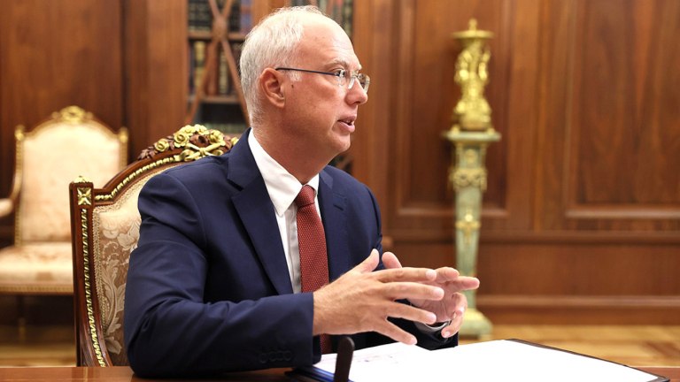 Χωρίς το πετρέλαιο της Ρωσίας η παγκόσμια αγορά «δεν μπορεί να παραμείνει σταθερή», λέει ο Ντμίτριεφ