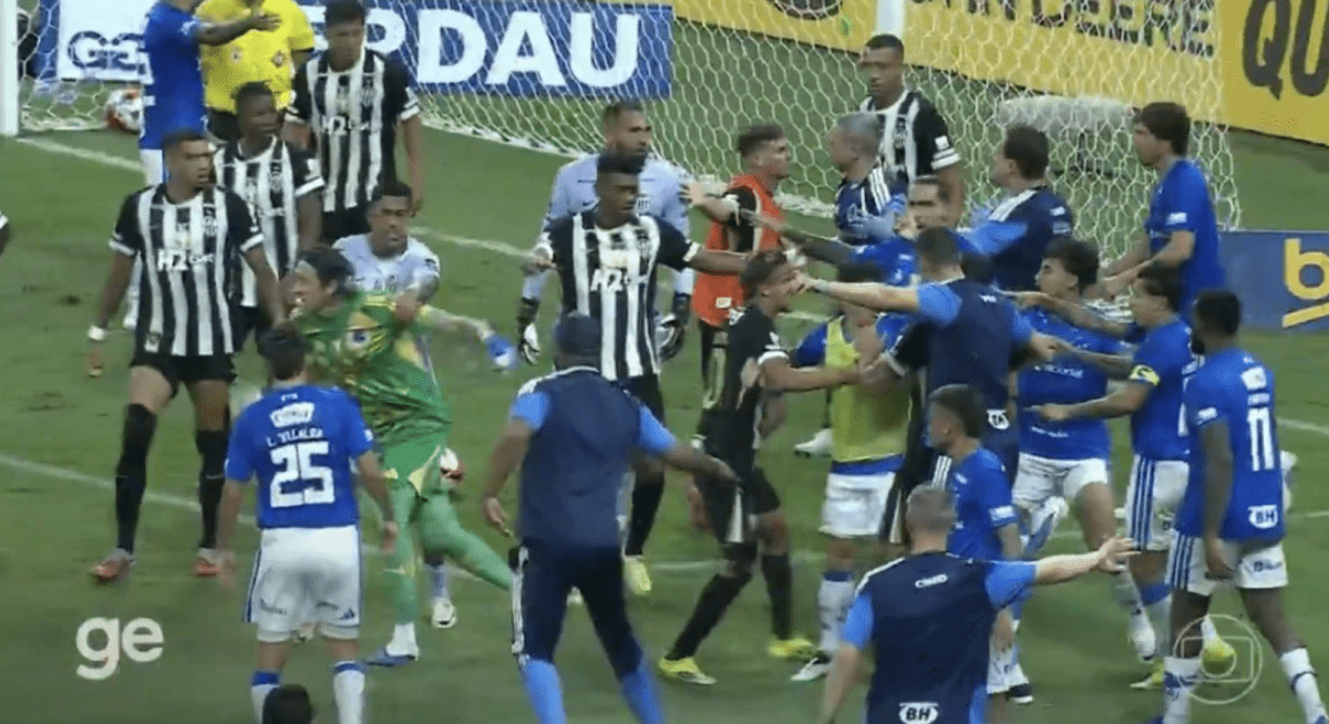 Ανεπανάληπτο ξύλο στο Κρουζέιρο-Ατλέτικο Μινέιρο – Απέβαλε 23 παίκτες ο διαιτητής! (vid)