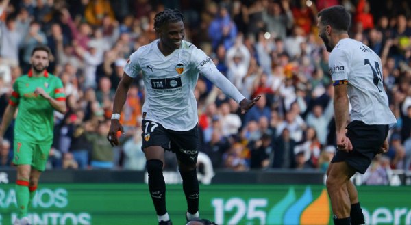 Βαλένθια-Οσασούνα 1-0: Βήμα παραμονής οι «νυχτερίδες» με… όπλο την έδρα τους