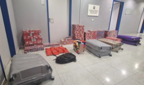 Συνελήφθη 19χρονος στο «Ελ. Βενιζέλος» με 4.650 λαθραία πακέτα τσιγάρα στις αποσκευές του