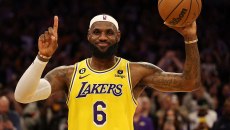 Ο Βασιλιάς… προελαύνει: Ο Λεμπρόν Τζέιμς συνεχίζει να σαρώνει τα ρεκόρ στο NBA! (vid)