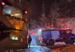 Προβλήματα από τον χιονιά στην ορεινή Αιτωλοακαρνανία – Απεγκλωβίστηκε λεωφορείο με μαθητές κοντά στο Λαμπίρι