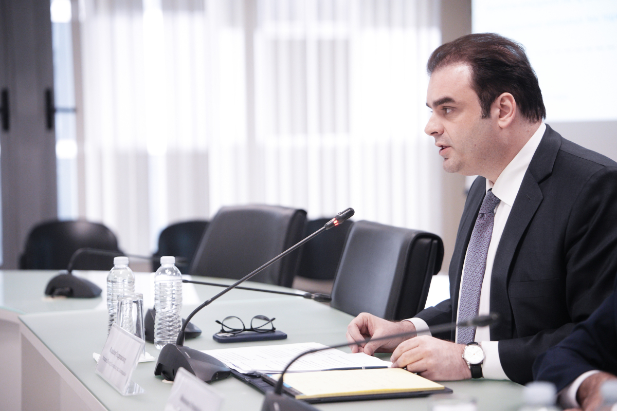 Πιερρακάκης: Το Δημόσιο δεν θα ασκήσει ένδικα μέσα για τις αποζημιώσεις στην τραγωδία των Τεμπών