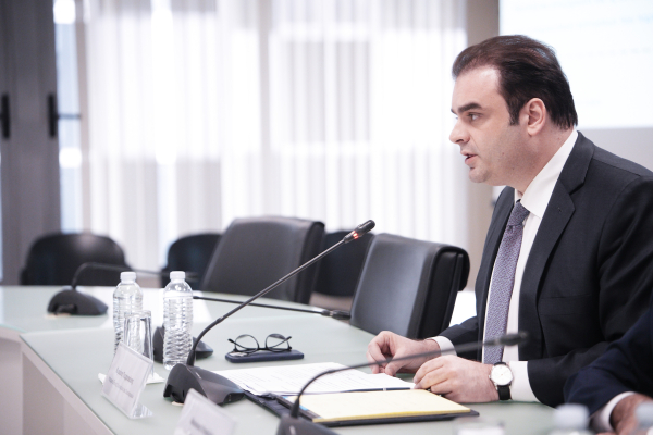 Πιερρακάκης: Το Δημόσιο δεν θα ασκήσει ένδικα μέσα για τις αποζημιώσεις στην τραγωδία των Τεμπών