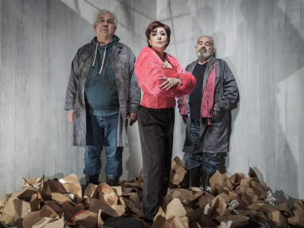 Η συγγραφέας του εκρηκτικού ΜΙΞΕΡ επιστρέφει: «Οι Από Κάτω» της Ζέτης Φίτσιου με τους Ερρίκο Λίτση, Κώστα Καζάκα, Άνδρη Θεοδότου