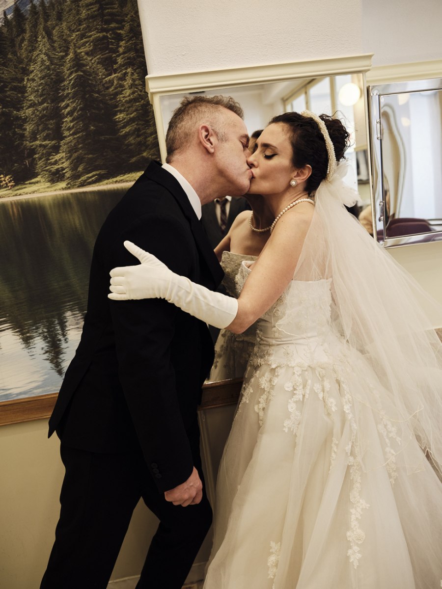 Τζένη Τζένη: Πρώτες Φωτογραφίες από την πολυαναμενόμενη παραγωγή σε σκηνοθεσία του Νίκου Καραθάνου