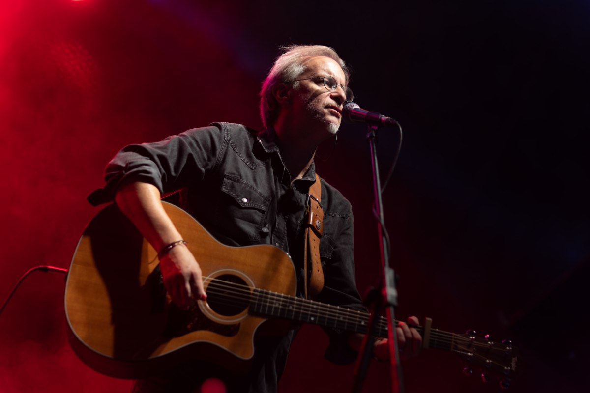 Την Παρασκευή 12 Ιουνίου ο Μίλτος Πασχαλίδης ανεβαίνει στο Θέατρο Βράχων για την καθιερωμένη, μεγάλη καλοκαιρινή του συναυλία