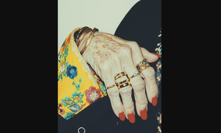 O Αpon φέρνει το «Ρεμπέτικο» με τραγούδι – έκπληξη