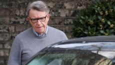 Τζέφρι Επσταϊν: Για πρώτη φορά ο πρώην πρίγκιπας Αντριου και ο Μάντελσον εμφανίζονται μαζί του σε φωτογραφία