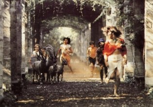 «Μανία» του Γιώργου Πανουσόπουλου – Μια βακχική φαντασία στον Εθνικό Κήπο