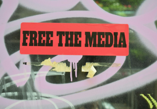 Μπορούν τα δημόσια μέσα ενημέρωσης στην Ευρώπη να επιβιώσουν από τις επιθέσεις της ακροδεξιάς;