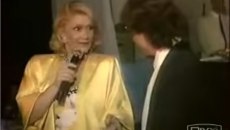 Όταν η Μαρινέλλα τραγουδούσε μετά τις μεγάλες νίκες του Άρη: «Με τον Γκάλη, τον Γιαννάκη και τα άλλα παιδιά»