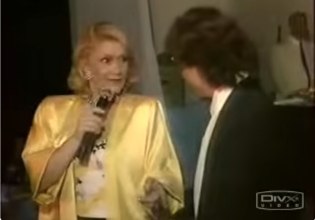 Όταν η Μαρινέλλα τραγουδούσε μετά τις μεγάλες νίκες του Άρη: «Με τον Γκάλη, τον Γιαννάκη και τα άλλα παιδιά»