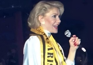 Όταν η Μαρινέλλα τραγουδούσε μετά τις μεγάλες νίκες του Άρη: «Με τον Γκάλη, τον Γιαννάκη και τα άλλα παιδιά»