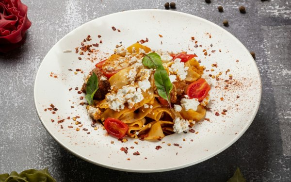 Συνταγή: Ζυμαρικά με φέτα και ντοματίνια
