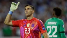 Ο Εμιλιάνο «Ντίμπου» Μαρτίνες υπό έρευνα από την Αγγλική Ομοσπονδία για προβολή στοιχηματικών εταιρειών