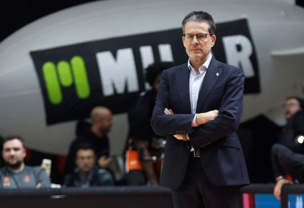 Στον πάγκο της Βαλένθια ως το 2028 ο Μαρτίνεθ