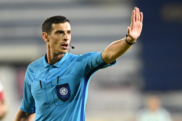 Όταν ο Λανουά εκτίθεται με κάποιους διαιτητές