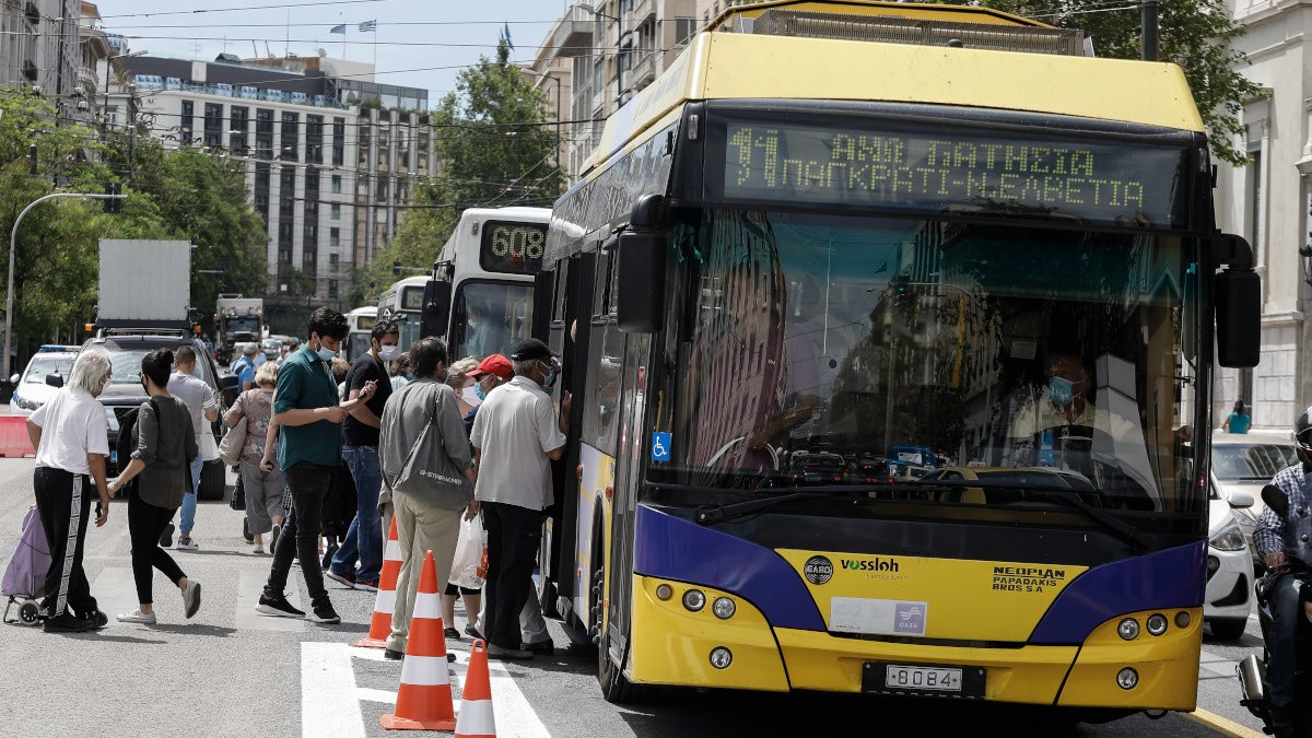 Αυξημένα πρόστιμα στα ΜΜΜ για επιβάτες χωρίς εισιτήριο – Όλες οι αλλαγές του νέου νόμου